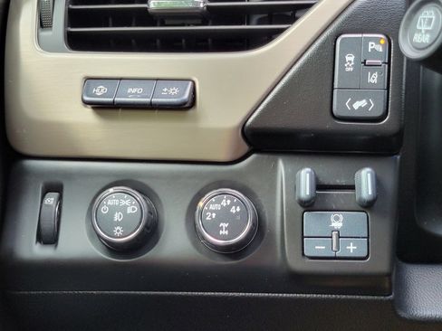 Used 2015 GMC Yukon Denali w/ Touring Package AWD/4WD image 16