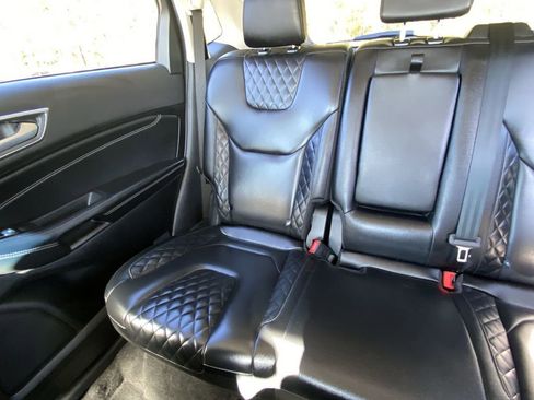 Used 2024 Ford Edge Titanium image 12