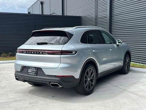 Certified 2025 Porsche Cayenne image 11