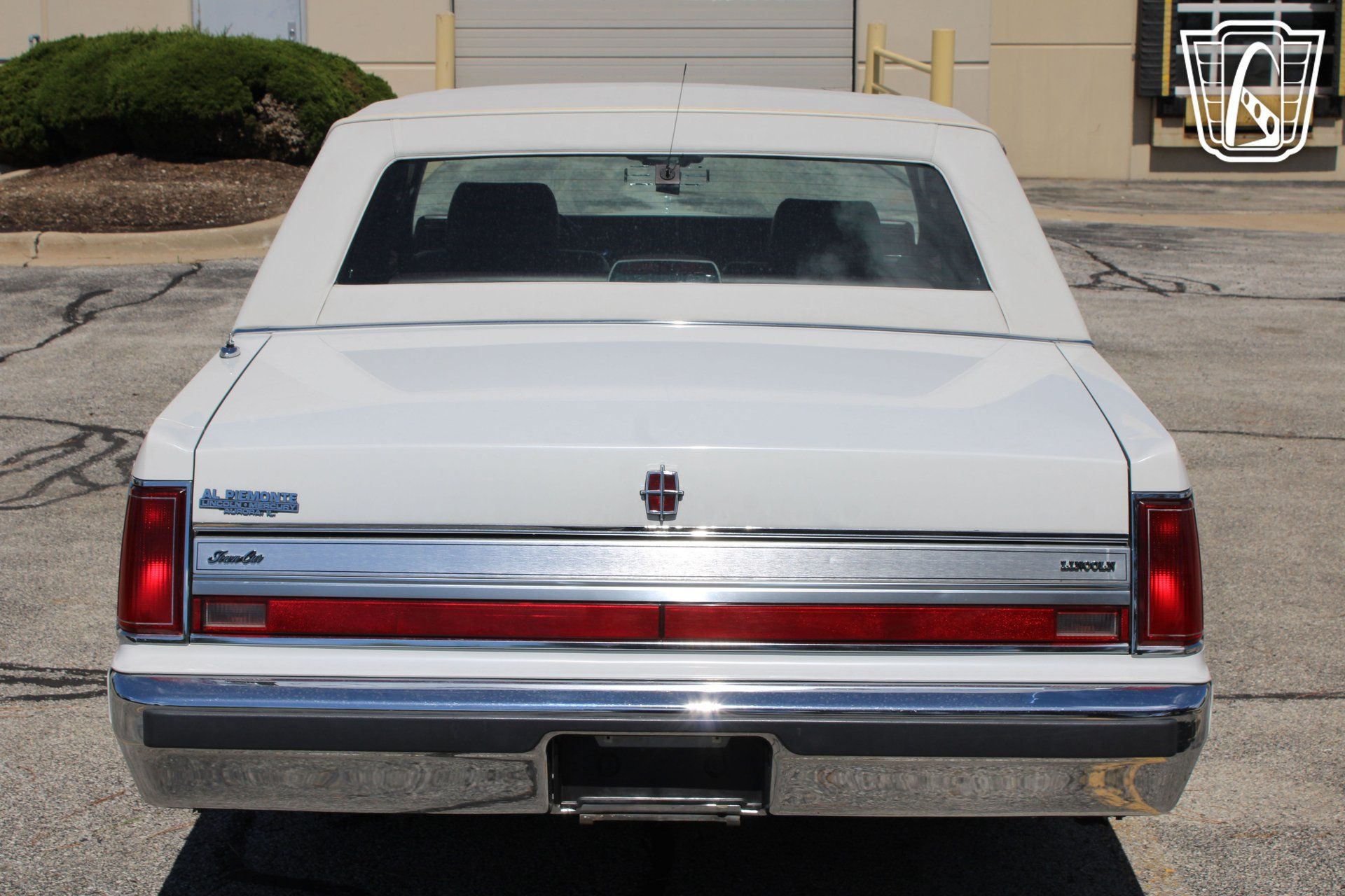 Used 1988 Lincoln Town Car Signature RWD image 10