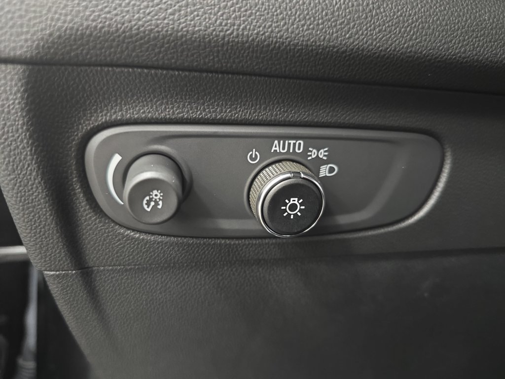 Used 2023 Buick Envision Essence w/ Sport Touring Package AWD/4WD image 25