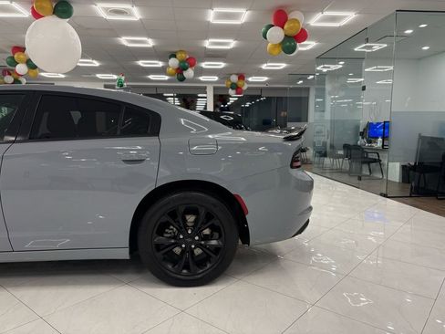 Used 2021 Dodge Charger SXT w/ Driver Convenience Group image 7