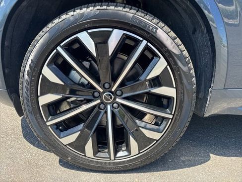 Certified 2025 Volvo XC90 B6 Plus AWD/4WD image 9