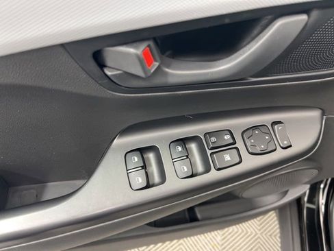 Used 2019 Hyundai Kona SE image 13