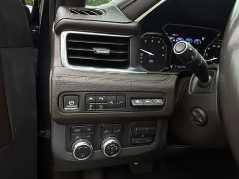 Used 2021 GMC Yukon Denali w/ Denali Ultimate Package AWD/4WD image 18