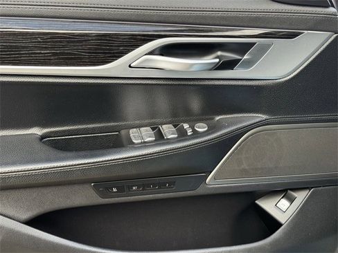 Used 2021 BMW 740i w/ M Sport Package image 27