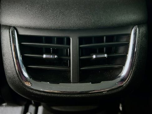 Used 2024 Chevrolet Malibu LT FWD image 17