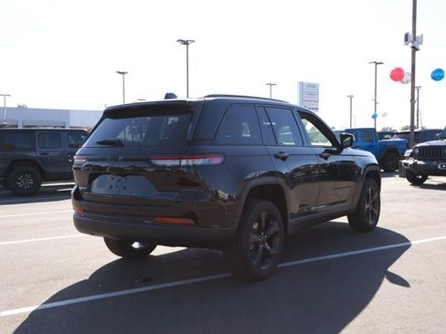New 2025 Jeep Grand Cherokee Limited w/ Black Appearance Package AWD/4WD image 6