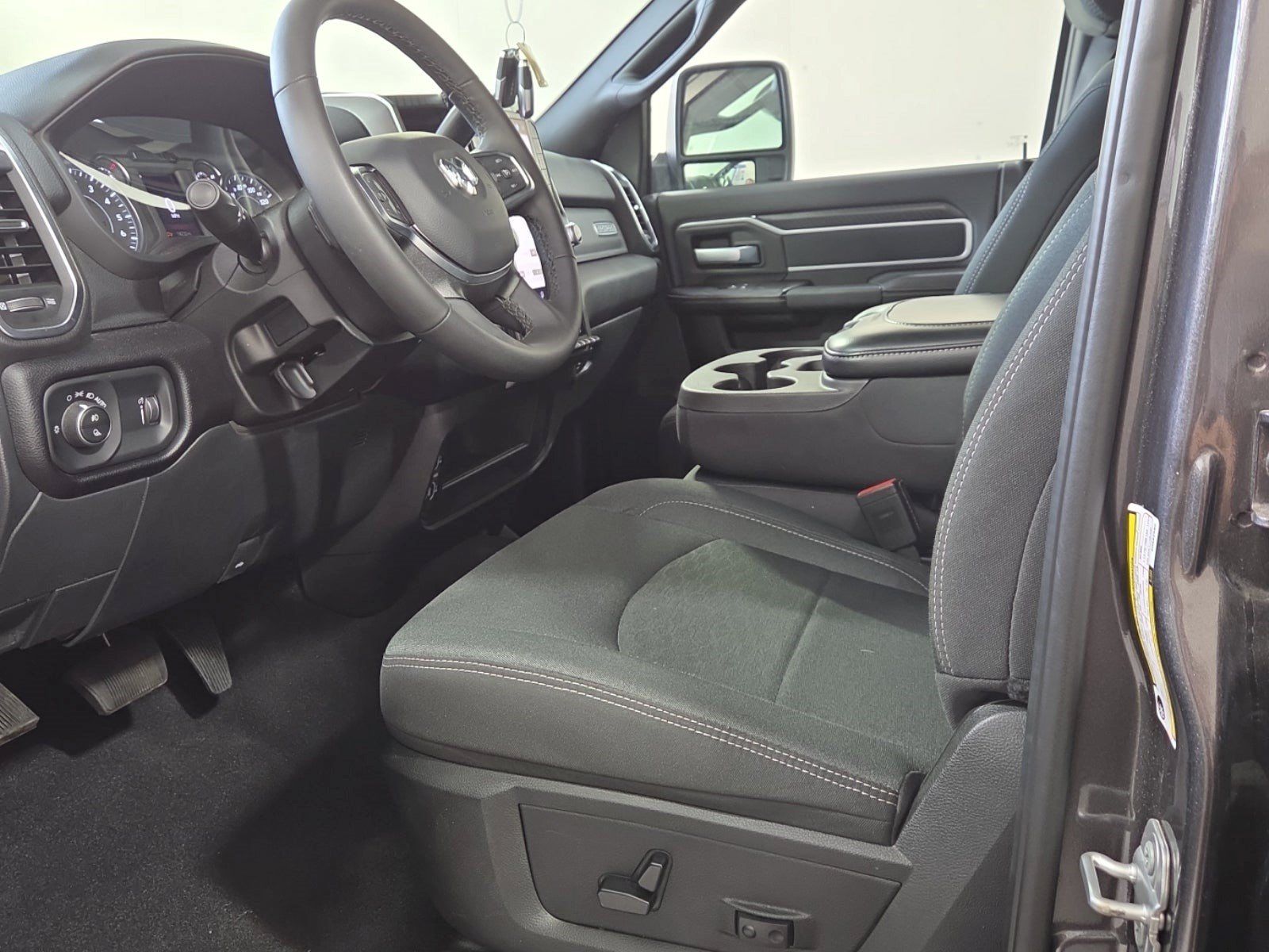 Used 2025 RAM 2500 Big Horn AWD/4WD image 7