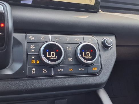 Used 2023 Land Rover Defender 110 X-Dynamic SE AWD/4WD image 18
