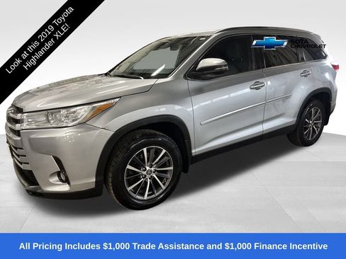 Used 2019 Toyota Highlander XLE image 1