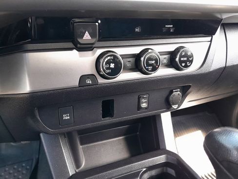 Used 2016 Toyota Tacoma SR5 w/ SR5 Appearance Package (SN) RWD image 22
