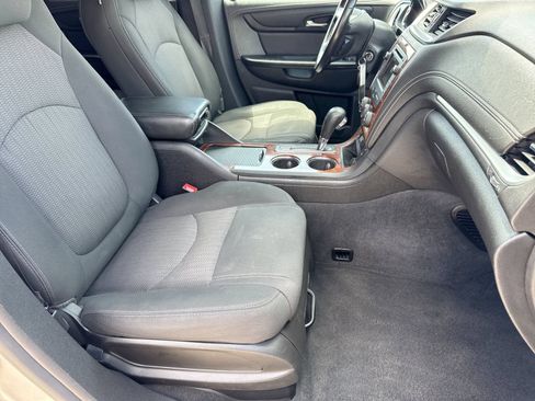 Used 2014 Chevrolet Traverse LT w/ All-Star Edition FWD image 27