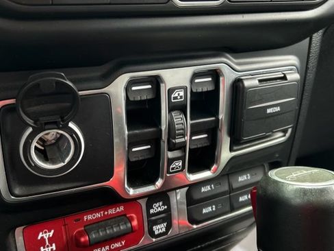 Used 2022 Jeep Gladiator Rubicon w/ Cold Weather Group AWD/4WD image 42
