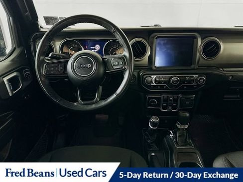 Certified 2022 Jeep Gladiator Willys image 24