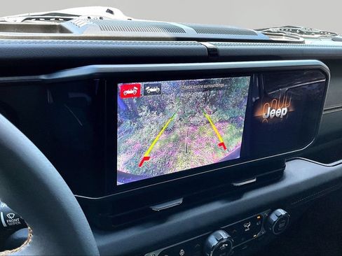 Used 2024 Jeep Wrangler Unlimited Sahara w/ Technology Group AWD/4WD image 11