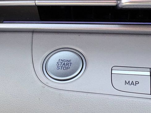 Used 2024 Hyundai Elantra Limited FWD image 17