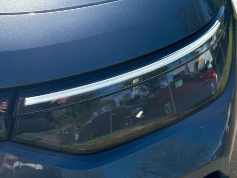 New 2025 Volkswagen Tiguan SE image 10