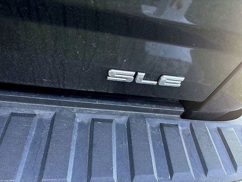 Used 2019 GMC Sierra 1500 SLE w/ SLE Value Package AWD/4WD image 8