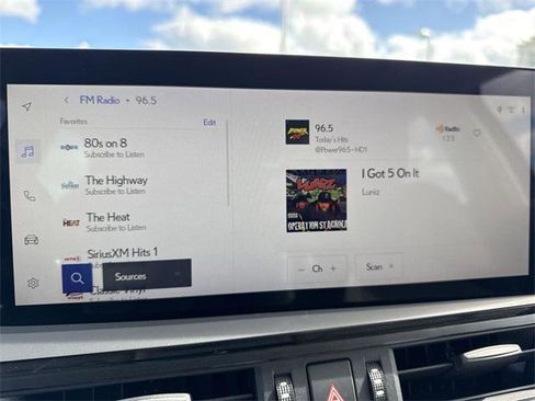 Certified 2024 Lexus ES 350 w/ Luxury Package image 16