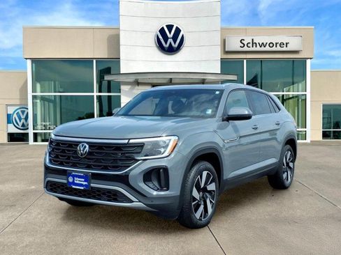 Certified 2024 Volkswagen Atlas Cross Sport SE AWD/4WD image 2