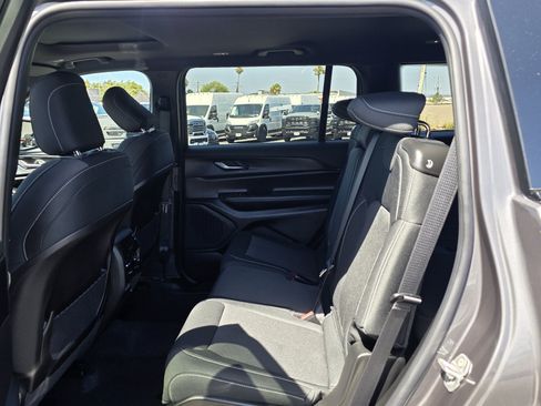 New 2026 Jeep Grand Cherokee L 4WD image 9