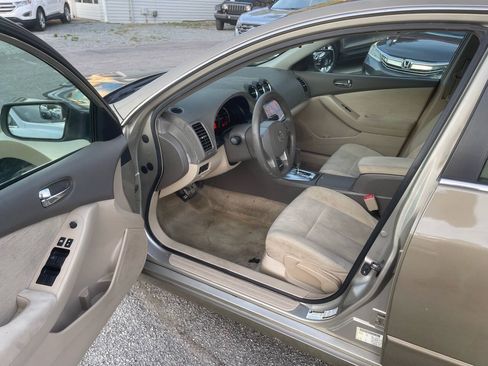 Used 2010 Nissan Altima 2.5 S FWD image 12