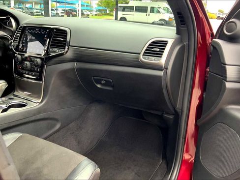 Used 2022 Jeep Grand Cherokee Laredo X image 17