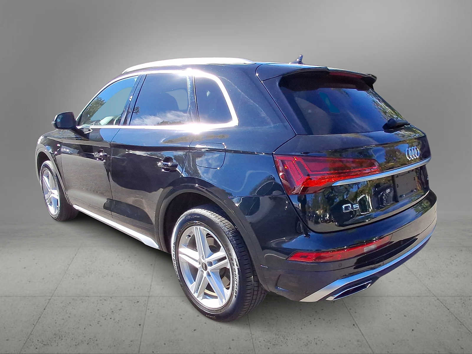 Certified 2024 Audi Q5 e Premium AWD/4WD image 6