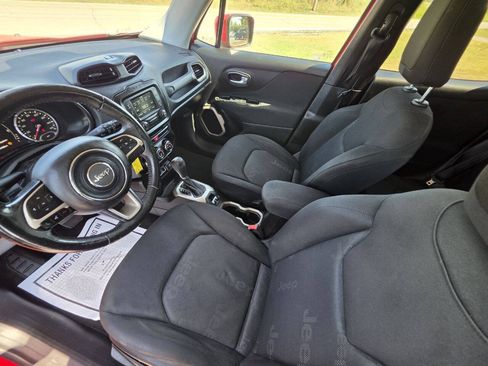 Used 2015 Jeep Renegade Latitude FWD image 3