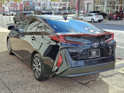 Used 2021 Toyota Prius Prime XLE image 4