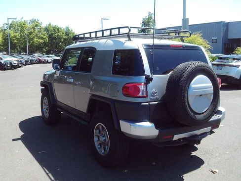 Used 2011 Toyota FJ Cruiser 4WD w/ Convenience Pkg image 3