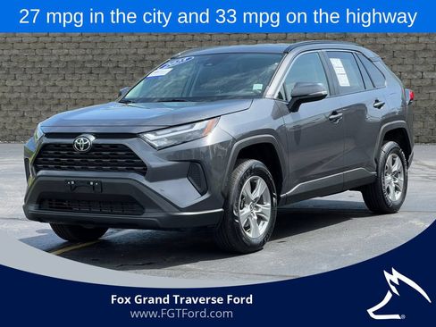 Used 2025 Toyota RAV4 XLE AWD/4WD image 1