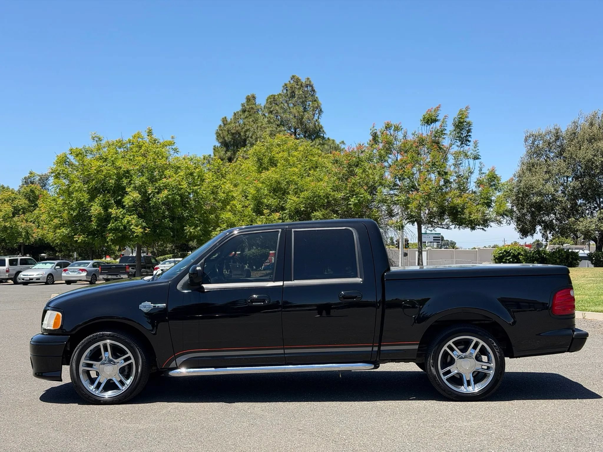 Used 2001 Ford F150 Lariat RWD image 2