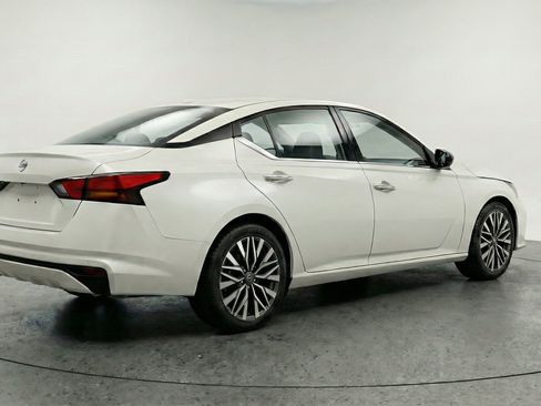 Used 2025 Nissan Altima 2.5 SV FWD image 9