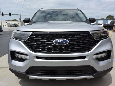 Used 2022 Ford Explorer XLT w/ Equipment Group 202A image 9