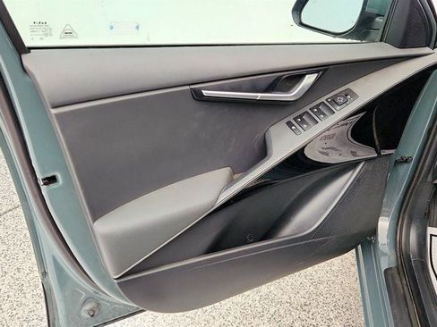 Used 2023 Kia Niro EX image 10