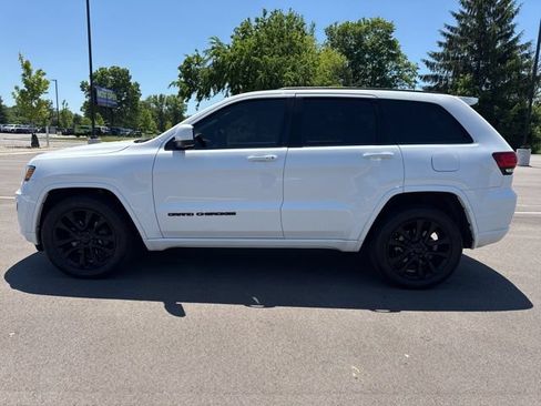 Used 2019 Jeep Grand Cherokee Altitude AWD/4WD image 3