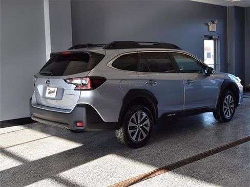 Used 2024 Subaru Outback Premium image 3