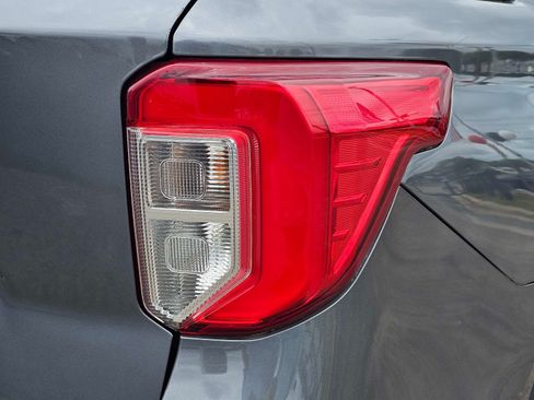 Used 2022 Ford Explorer XLT RWD image 9