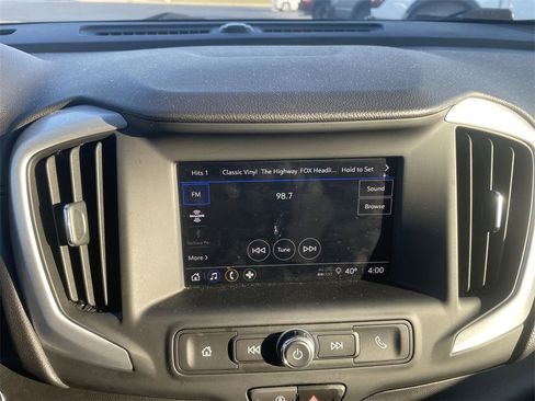 Used 2024 GMC Terrain SLE image 16