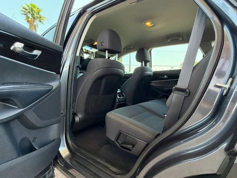 Used 2019 Kia Sorento FWD V6 image 45