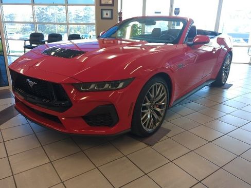 Used 2025 Ford Mustang GT Premium image 3