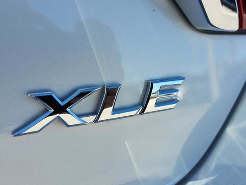 Used 2015 Toyota Camry XLE image 16