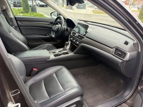 Used 2018 Honda Accord Touring image 13
