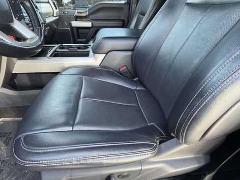 Used 2022 Ford F250 Lariat w/ Black Appearance Package image 12