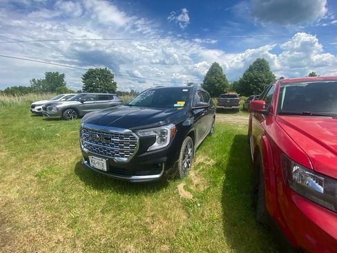 Used 2023 GMC Terrain Denali w/ Black Diamond Edition AWD/4WD image 3
