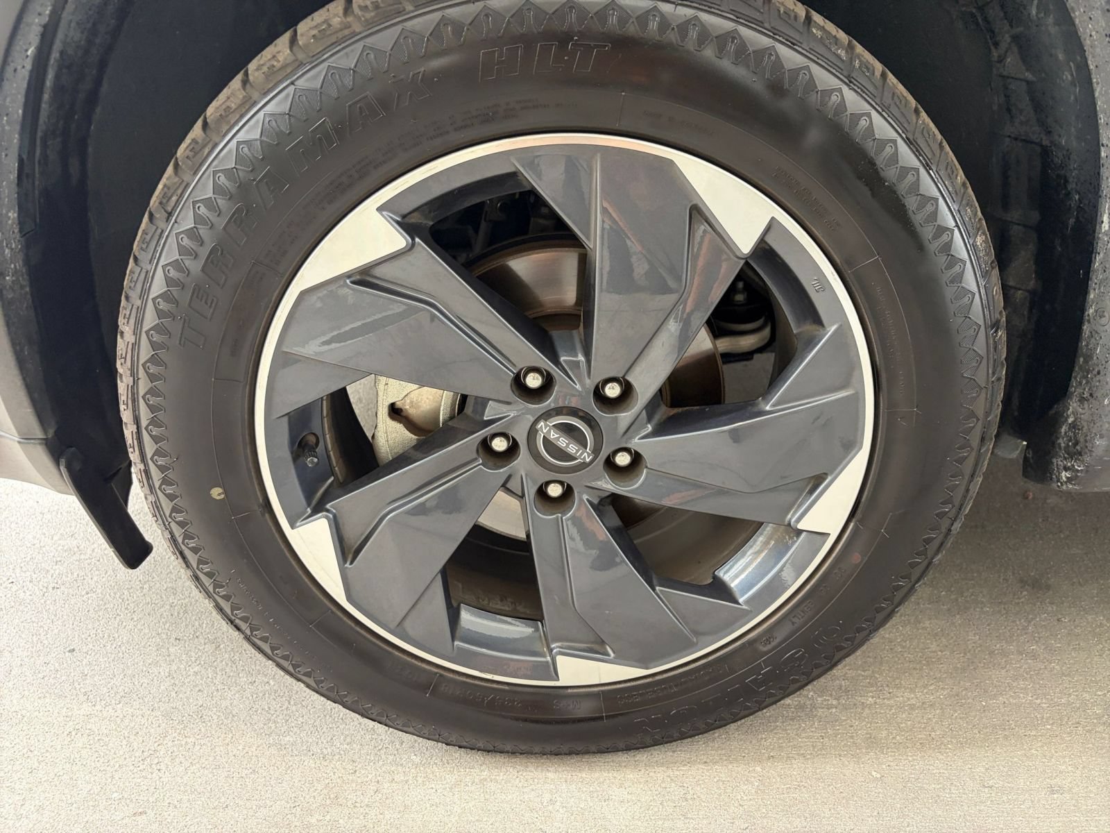 Used 2025 Nissan Rogue SV FWD image 30