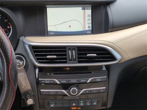 Used 2017 INFINITI QX30 Premium w/ Navigation Package image 17