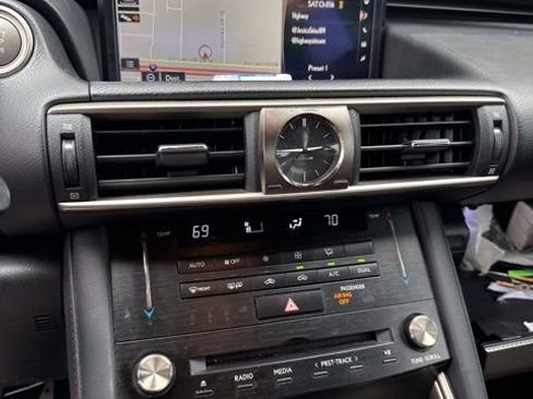 Used 2017 Lexus IS 200t image 4